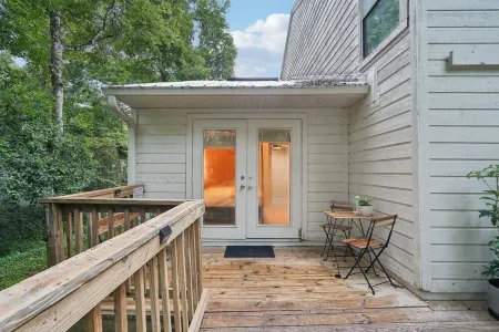 Quietly Elevated Gainesville Guest Suite - The Perch at Misty Hollow