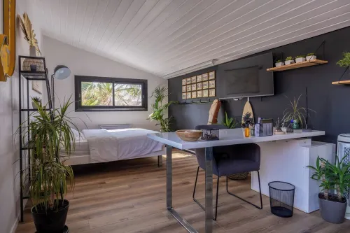 Contemporary house 180 M2 with swimming pool and jacuzzi tropical atmosphere Hotel a Lagord