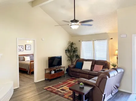 Pet Friendly, Stylishly Updated 3BR in DFW