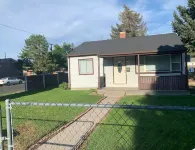 King, queen, & twin bed. 2-bedroom. Fenced around.