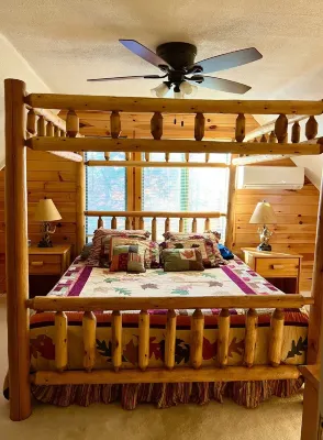 Authentic Adirondack Cottage with Fourth Lake Views Các khách sạn gần Moss Lake