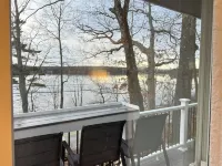 Charming 3-bedroom house on Winnisquam Lake, Hotels in Tilton