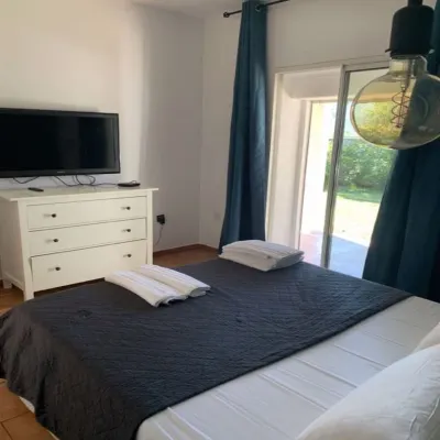 Waterfront villa with pool and jacuzzi 보흐고 호텔