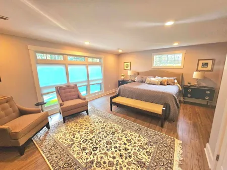 Newly remodeled, private Villa in Bolton Landing with all the comforts of home