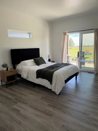 3-bedroom house in charming Moses Lake with AC, fitness room, WiFi