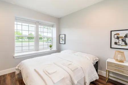 Cozy 3-bedroom house in lovely Littleton with AC, WiFi Отели в г. Кен Карил