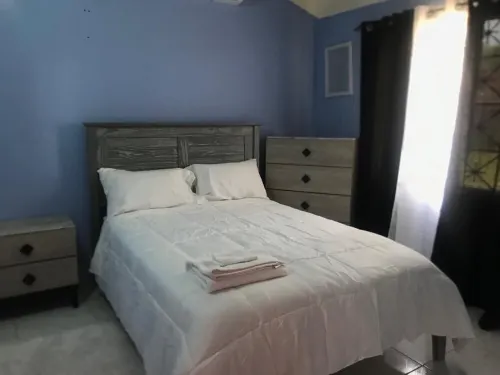 Polly dreams Vacation home, Aviary old Harbor Hotels in Old Harbour