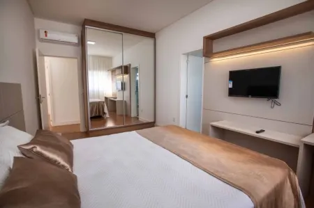 High standard apartment in Meia Praia for 15 people, pet friendly, 3 parking spaces