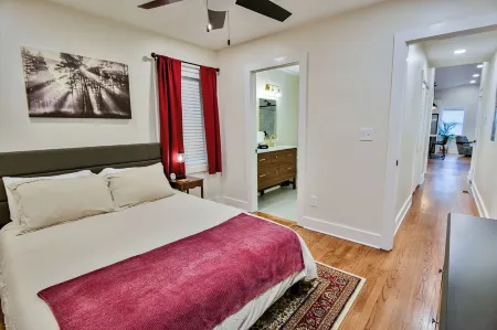 Charming 3-bedroom house with WiFi and AC in Covington