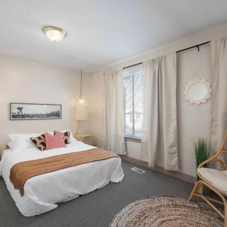 LARGE Family Home Ideal for Groups- Boho