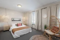 LARGE Family Home Ideal for Groups- Boho
