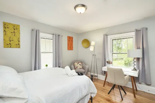 Funky Fabulous Fun House - 5 Bedrooms