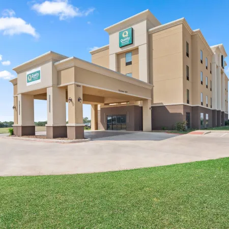 Quality Inn & Suites Pearsall