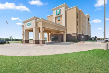 Quality Inn & Suites Pearsall