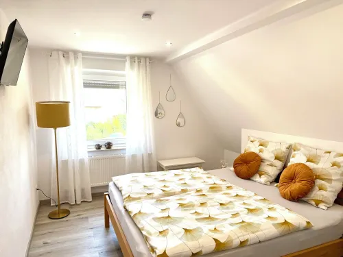 Helle NEU Renovierte Ferienwohnung mit Großer Dachterrasse Hotel a Frensdorf