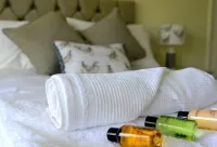 The MIddlewood - Luxury Private Cottage with Garden