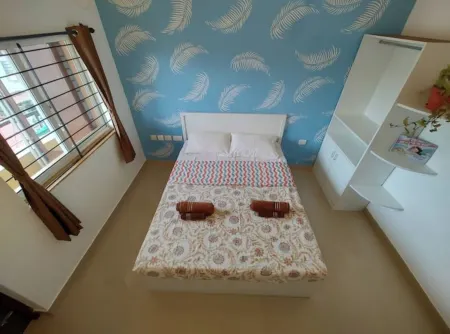 20 Mins From Sunburn, 2BHK Apt with Pool in Siolim Отели в г. Сиолим