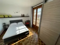 Pleasant villa with private pool and 3 bedrooms Hotels in Taradeau