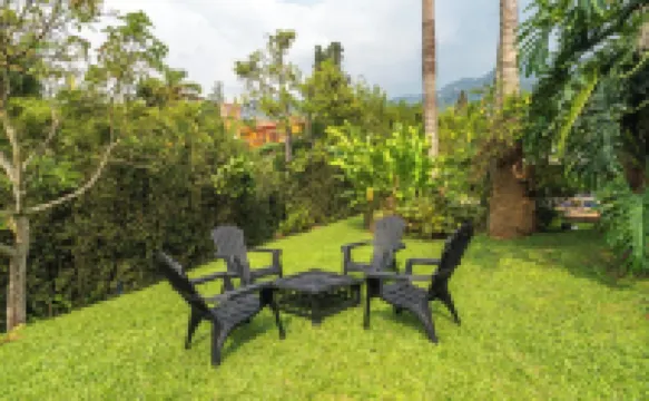 Premium Mansion in El Poblado w/Nightclub & Maid/Cook, Pool, Sauna, 7 Bedrooms