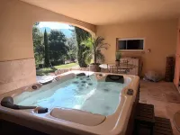 Très Beau Meublé Vacance, Clim Jacuzzi, Jardin,tout Confort ! Hotels in Brignoles