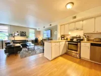 Charming 2-bedroom townhome with AC,  Ridley Park near Boeing, Train, Philly Hotels in Ridley Park