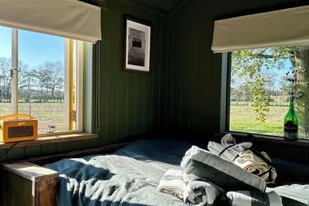 'Bramley' Hut on private Farm Отели в г. Вудбридж