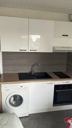 Bonjour Jolie Studio sur le Boulevard pas Loin de la Gare à 19 Minutes de Paris Отели в г. Эври