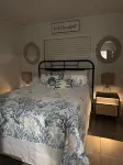 2-Bedroom with Private Pool in Fort Myers Beach 2 Minute Walk to Beach