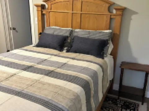 Charming 1-bedroom house in Chetek with WiFi, AC Hotels in Chetek