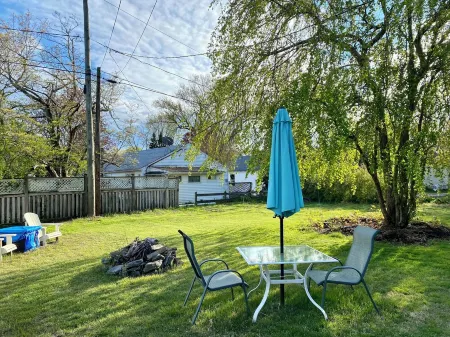 Charming 1920's no frills cottage in peaceful Old Saybrook