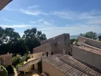 Residential apartment, balcony sea view, private beach access 200m, private parking Hotels in Calcatoggio