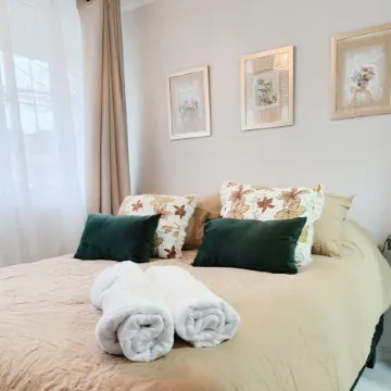 Modern, cozy and equipped shelter.relax in this space in a comfortable bed. Отели рядом с достопримечательностью «Парк Насьонес»