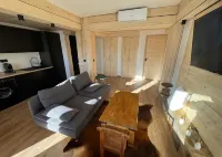 Luxurious 4-room chalet-style apartment. Cœur station d'Auron, 10 pers. Hotels in Auron