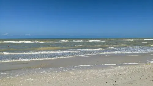 Clean Privet Bedroom/Bathroom -2 mins walk to the Beach