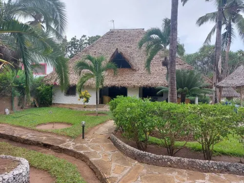 1 Bedroom Furnished Beach Cottage