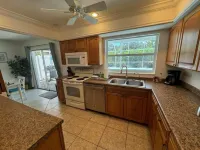 3-bedroom house in fabulous Bradenton with AC, WiFi, Youtube TV, pool and more..