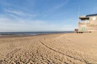 Tulip Beach 5 person house with privacy