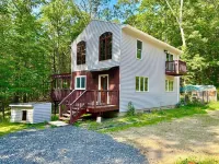 Charming 3-bedroom guest cottage in tranquil Effort with AC,Hot tub, Pool, Steam Hotels in Chestnuthill Township
