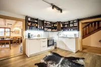 Modern farmhouse for 10 people Hotels in Nesselwang