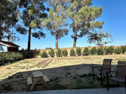 4BR/2.5BA House in Delightful Lancaster with WiFi, AC and Large Yard