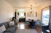 Charming 3-bedroom cottage with WiFi and AC in delightful downtown Guthrie Hotels in Guthrie