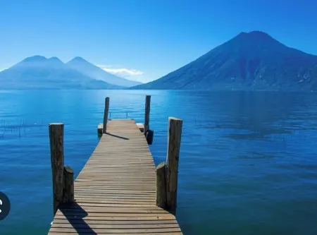 Lakefront  2-bedroom villa with stunning views of lake and mountains