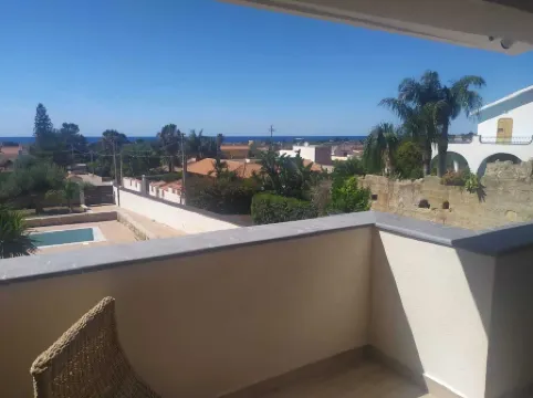 Villa with pool consisting of two apartments 500mt from the beach magaggiari