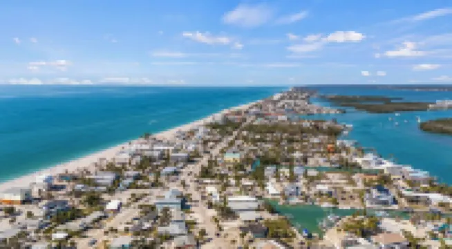 Explore Manasota Key, Walk to beach, bikes, kayaks in charming 1-bedroom cottage