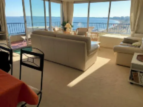 Facing the sea, one of the most beautiful views of the bay to enjoy with the whole family.