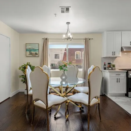 Cozy&Stylish DT Alhambra Living Walk to Starbucks, Dining &Nightlife places