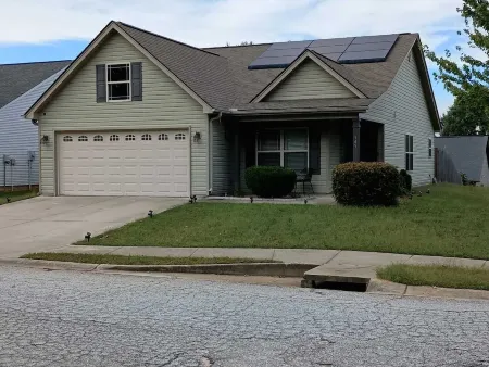 3-bedroom house in welcoming Spartanburg with WiFi, AC