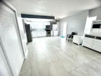 Turnkey Modern Studio in the Upper Keys – Stylish, Bright & Fully Equipped!