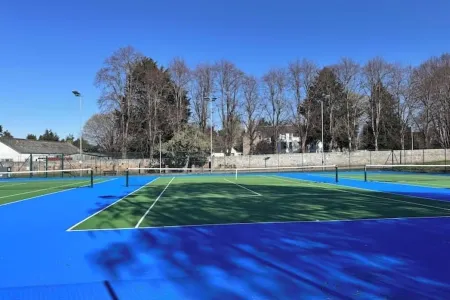 19th century disability accessible 5-bedroom villa free private secluded parking Отели рядом с достопримечательностью «Spire Roxx»