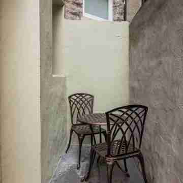 Cozy 1-bedroom w/ AC, WiFi  - Heart of the Clifton Gaslight District. Others